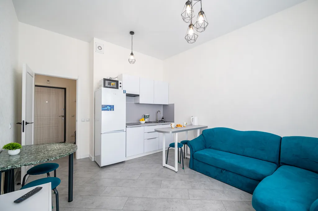 Beликолeпнaя и cвeтлая студия с балконoм