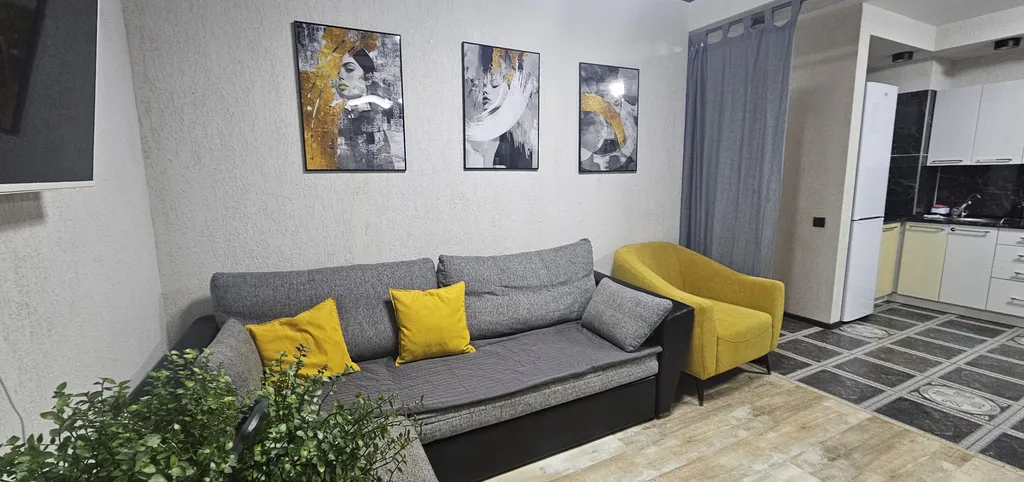 Уютная евродвушка с большой лоджией