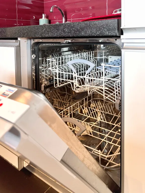 Стильная двухкомнатная квартира с разделенными комнатами в районе ГГМ