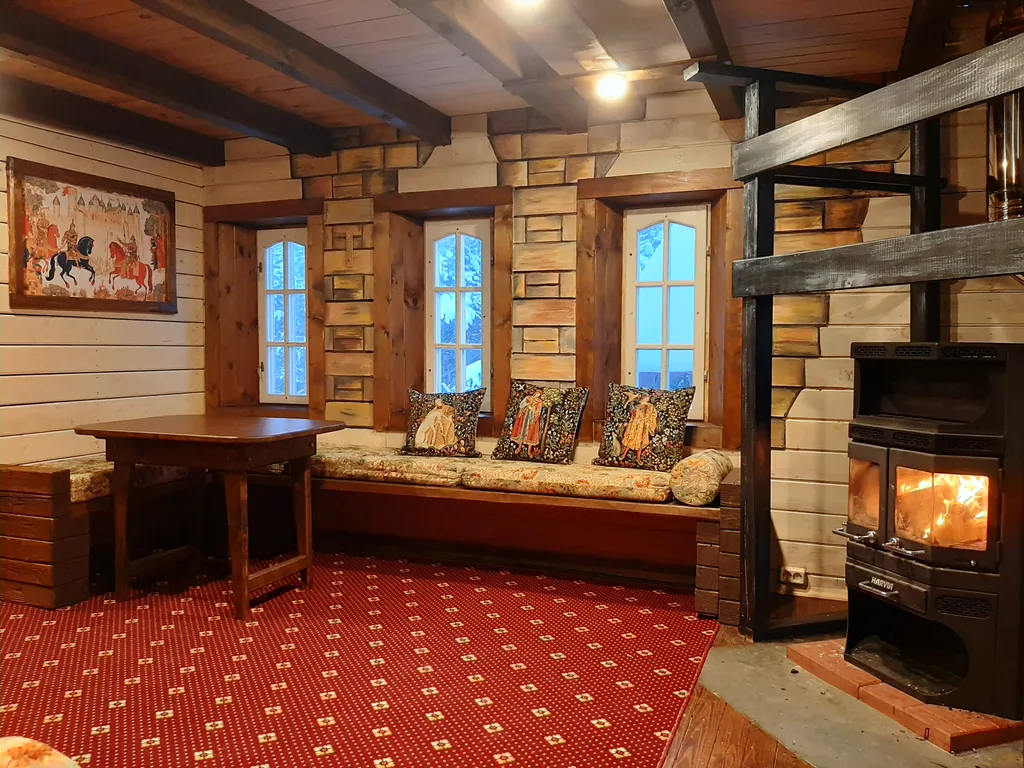 Дом-замок для большой компании