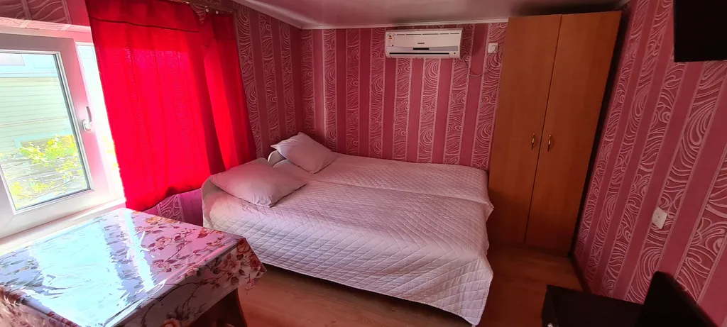 Бюджетная трёхместная комната у моря