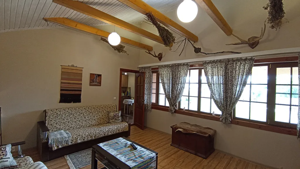 Дом на берегу реки