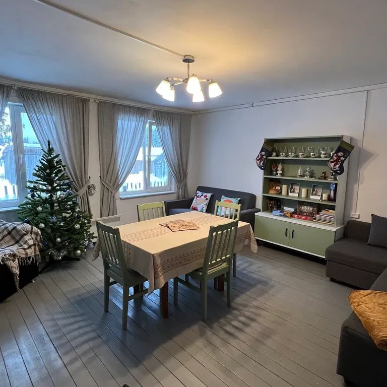 Дом с баней у леса