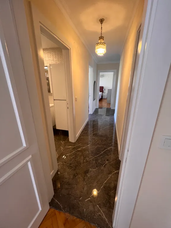 Spacious luxury waterfront flat