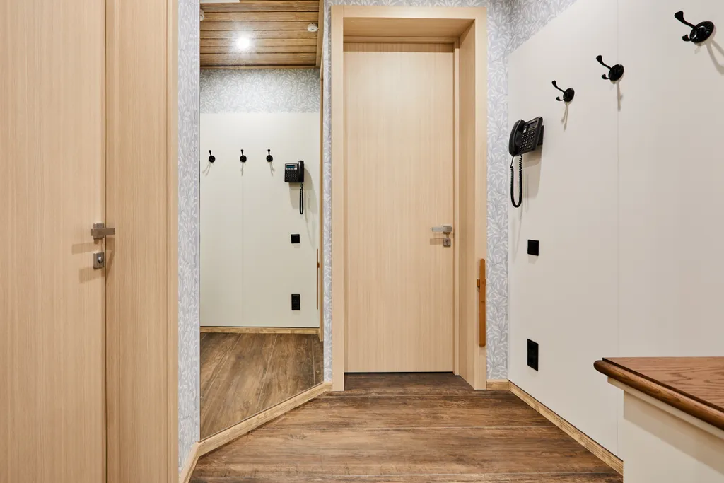 Улучшенный трехместный номер с раздельными кроватями и видом на озеро