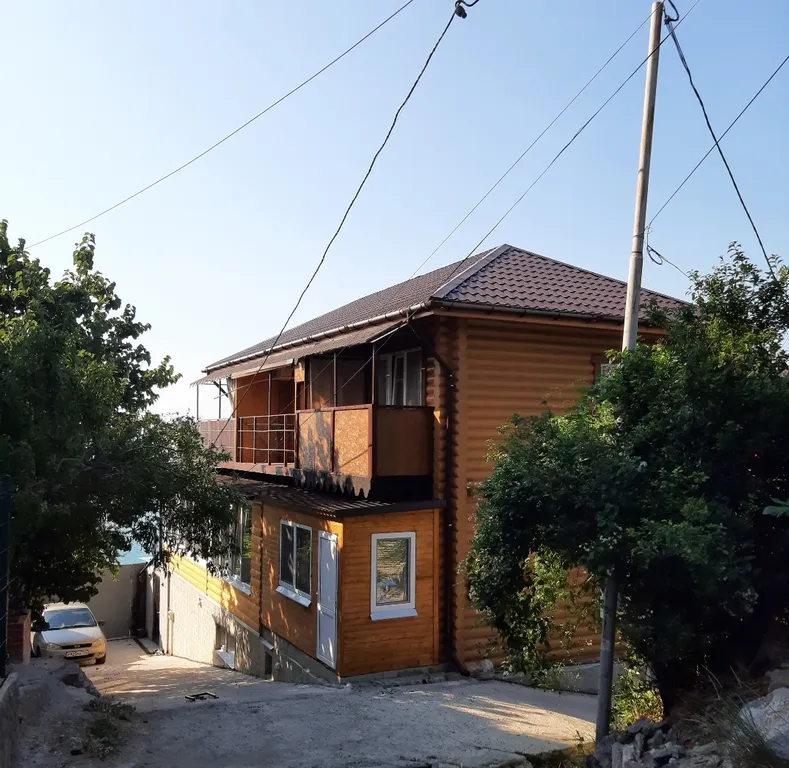 Студия с балконом и панорамным видом на море