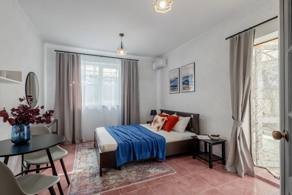 Квартира Большая светлая комната с видом на террасу — Сочи