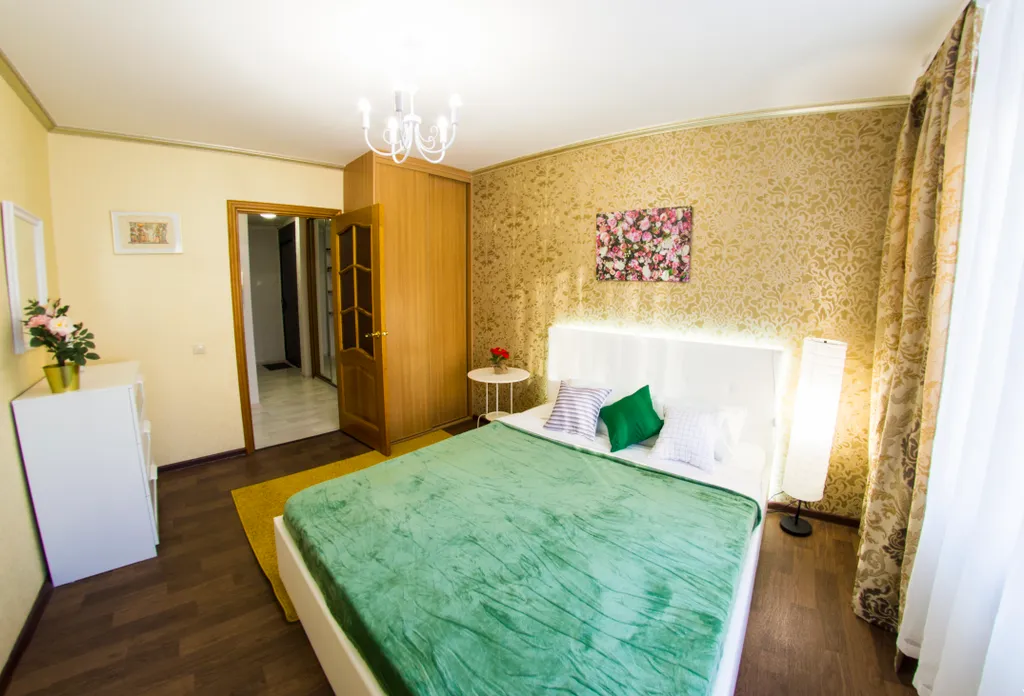 Квартира Уютная квартира с подсветкой рядом с парком — Омск