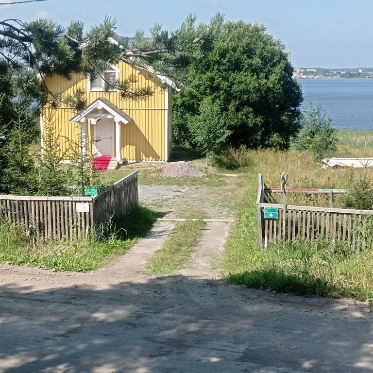 Современный дом на берегу Ладоги