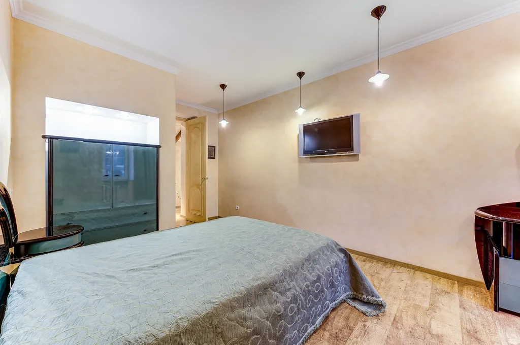Ryss' 2BR Apt on Nevsky 79