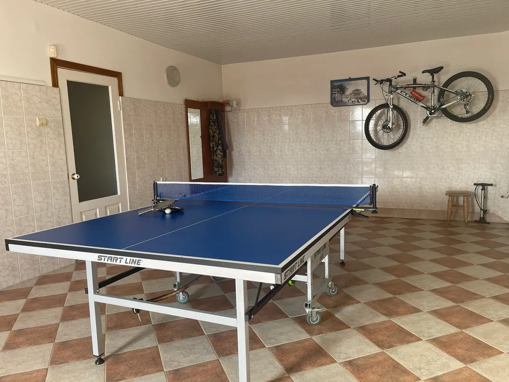 Часть жилого дома с бассейном