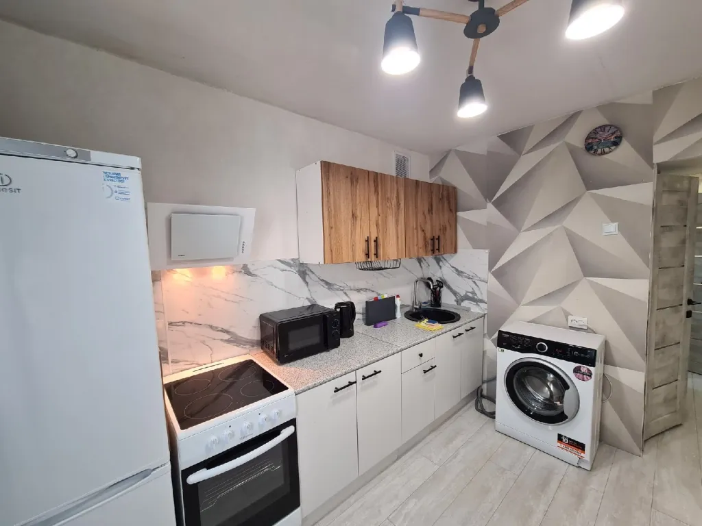 Со свежим ремонтом чистая однушка в центре