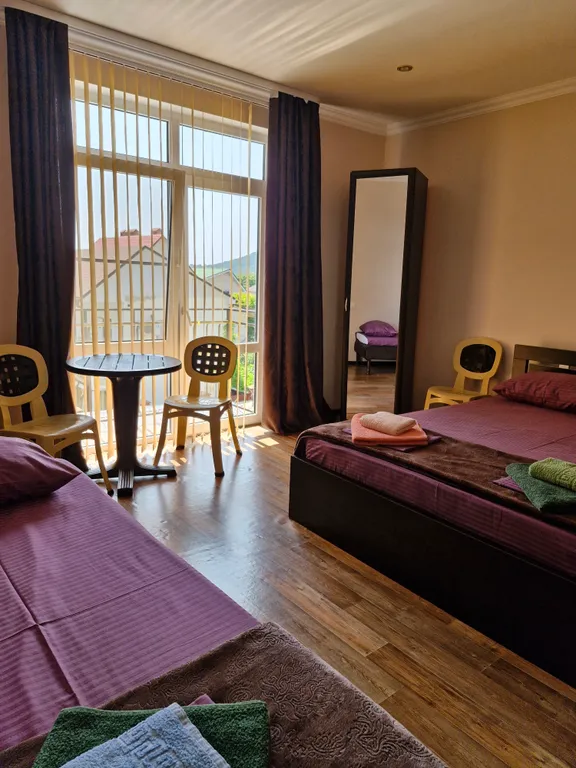 Семейная комфортная комната, с балкона вид на горы