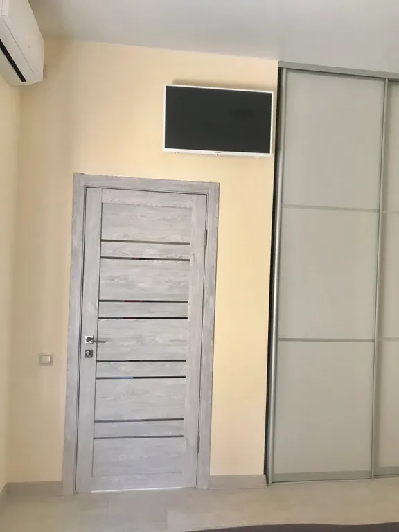 Двухместный номер в частном доме с бассейном, летней кухней