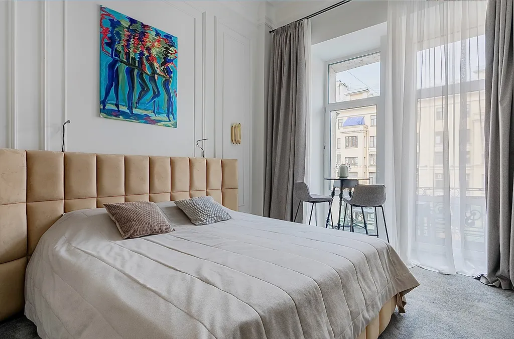 Апapтаменты с новым дизайнeрcким рeмонтом, пaнopамным видом на Невcкий