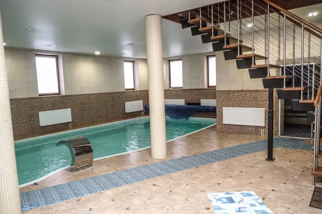 Коттедж с бассейном