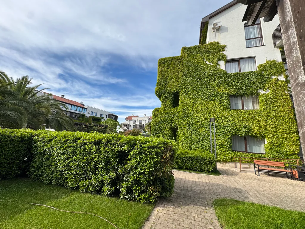 Уютная квартира в центре со своей террасой и бассейном