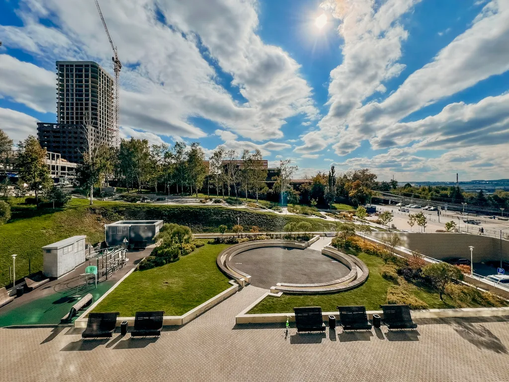 4 Угла: Тот самый ЖК колизей на набережной, М.Горького, 150