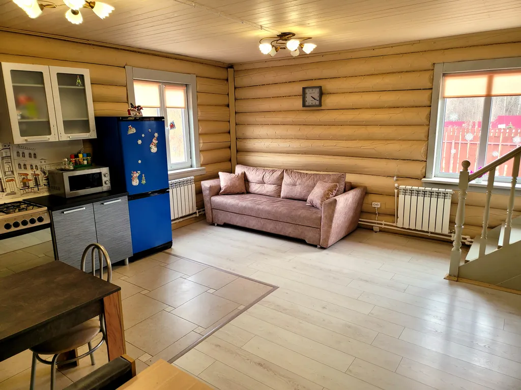 Дом с баней для большой семьи или дружной компании рядом с озером.