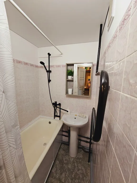 Уютная квартира с огромной кроватью на Металлургов