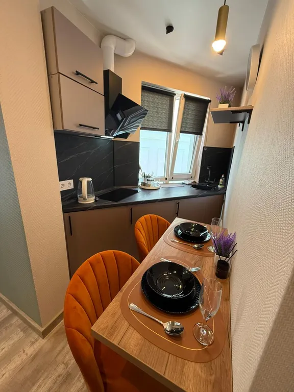 Уютная и стильная студия с отдельной кухней