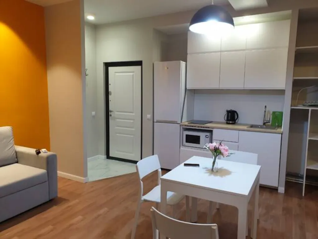 Квартира с отдельной спальней в центре