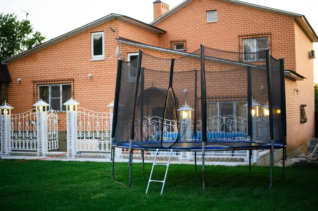 Просторный комфортабельный коттедж в центре города с банным чаном