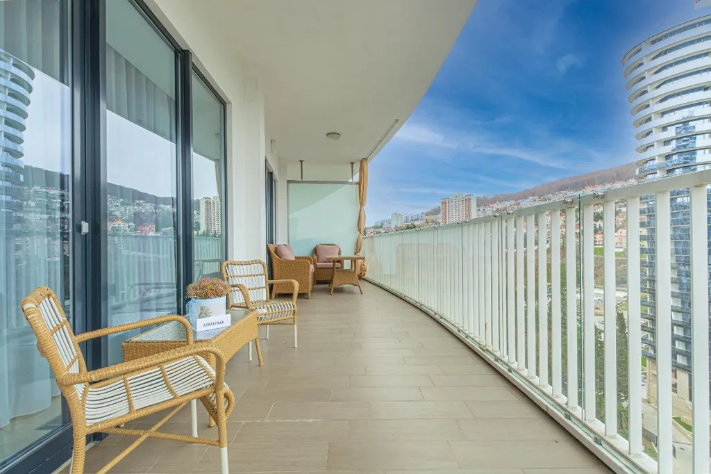 Апартамент с видом на  Курортный проспект