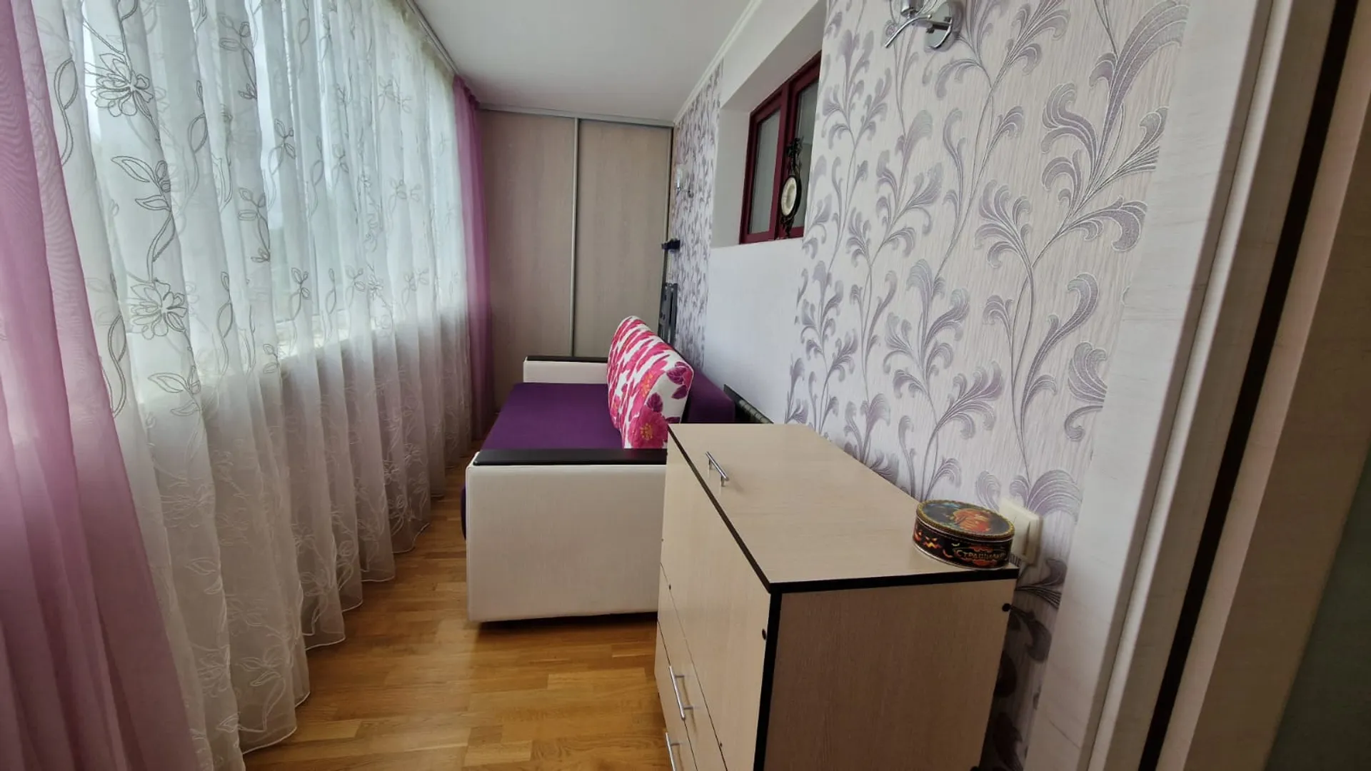 Лоджия с видом на парк Победы и спортивный комплекс 