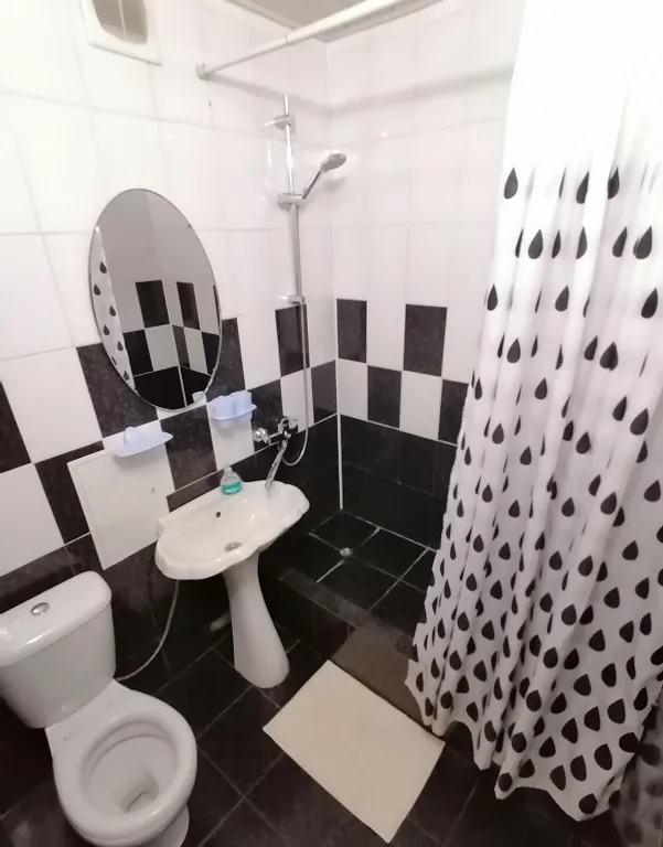 Ж. Д. Вокзал, к-тр галактика, центр города.