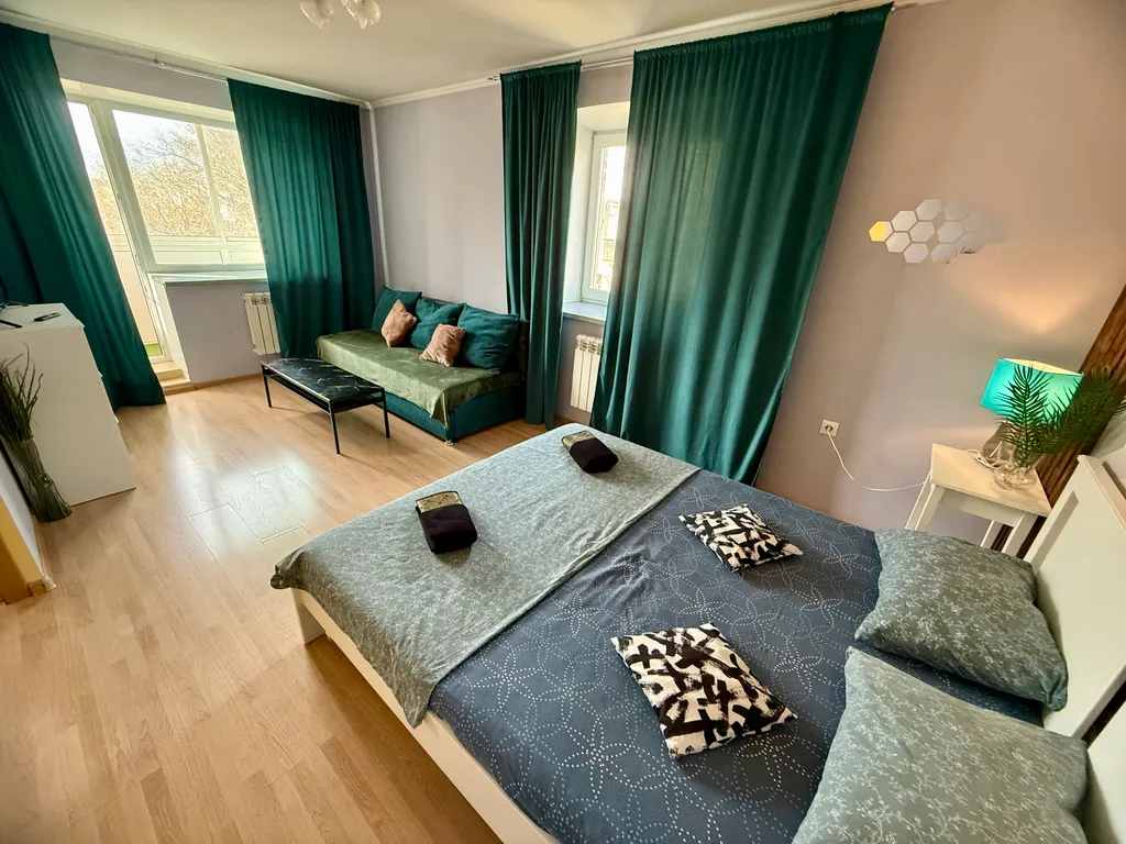 Апартаменты с балконом рядом с жд вокзалом