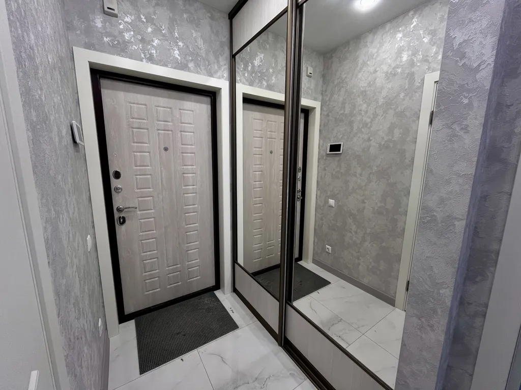 Просторная квартира со стильным интерьером и уютной атмосферой