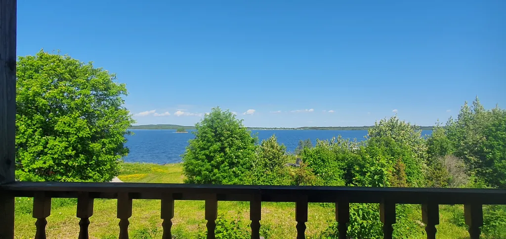 Дом c террасой