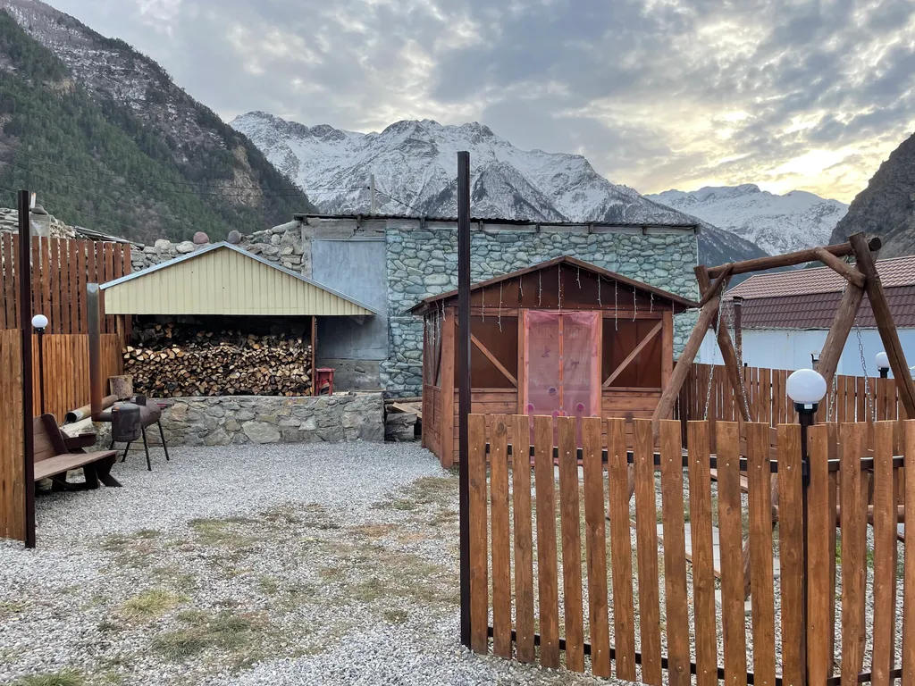 Треугольный домик в Приэльбрусье