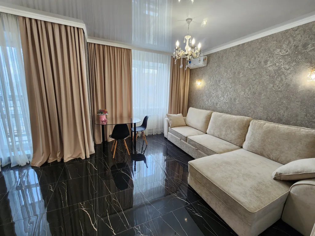 Красивая 2 комнатная квартира в центре — аренда посуточно в Омск