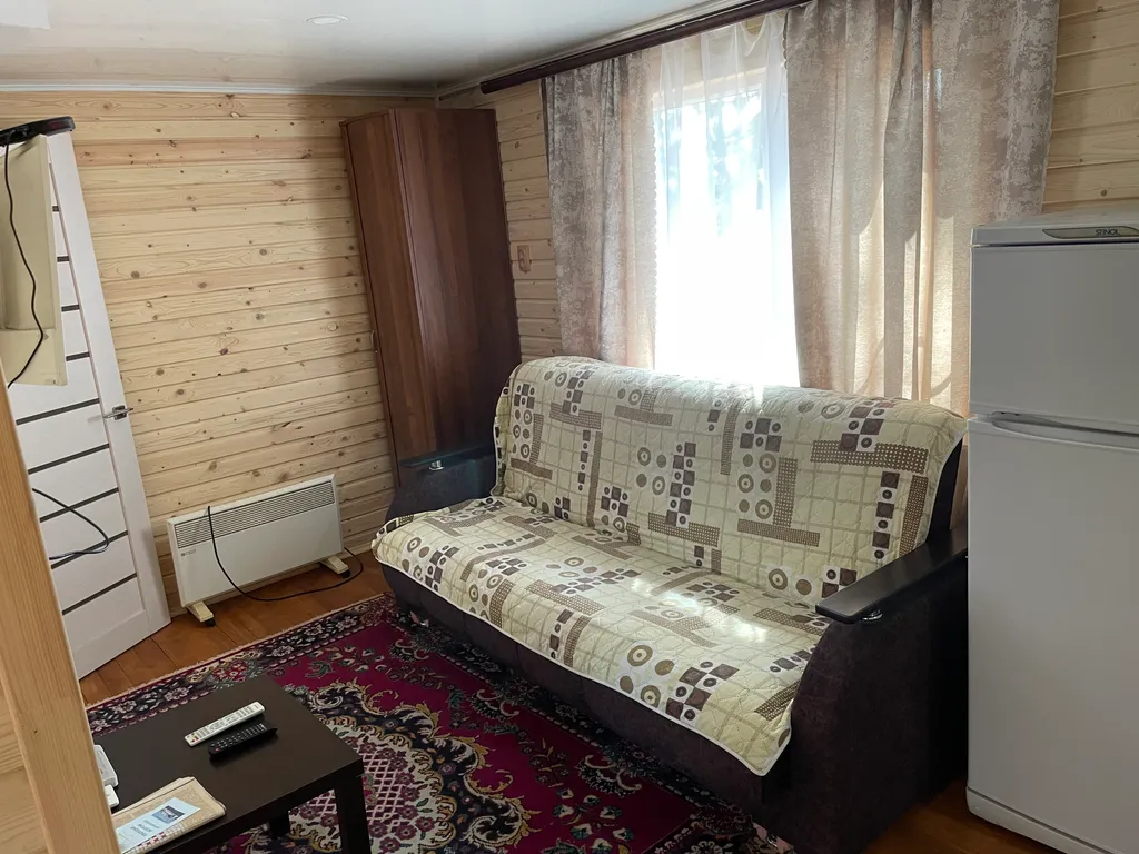 Домик на первой береговой линии озера Селигер