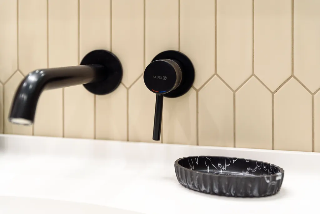 Новый дизайнерский 2-х уровневый апартамент в тихом центре