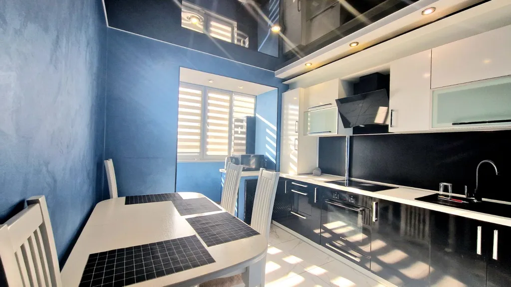 Двухкомнатная просторная квартира недалеко от вокзала