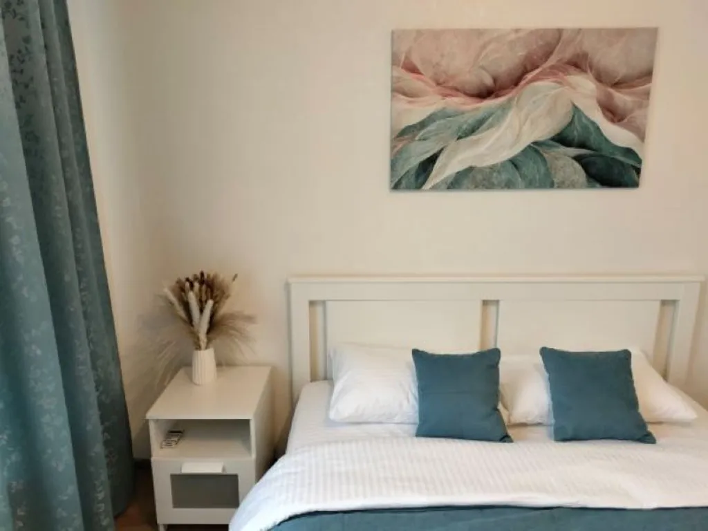 Уютный дом для большой семьи или компании в окружение сада