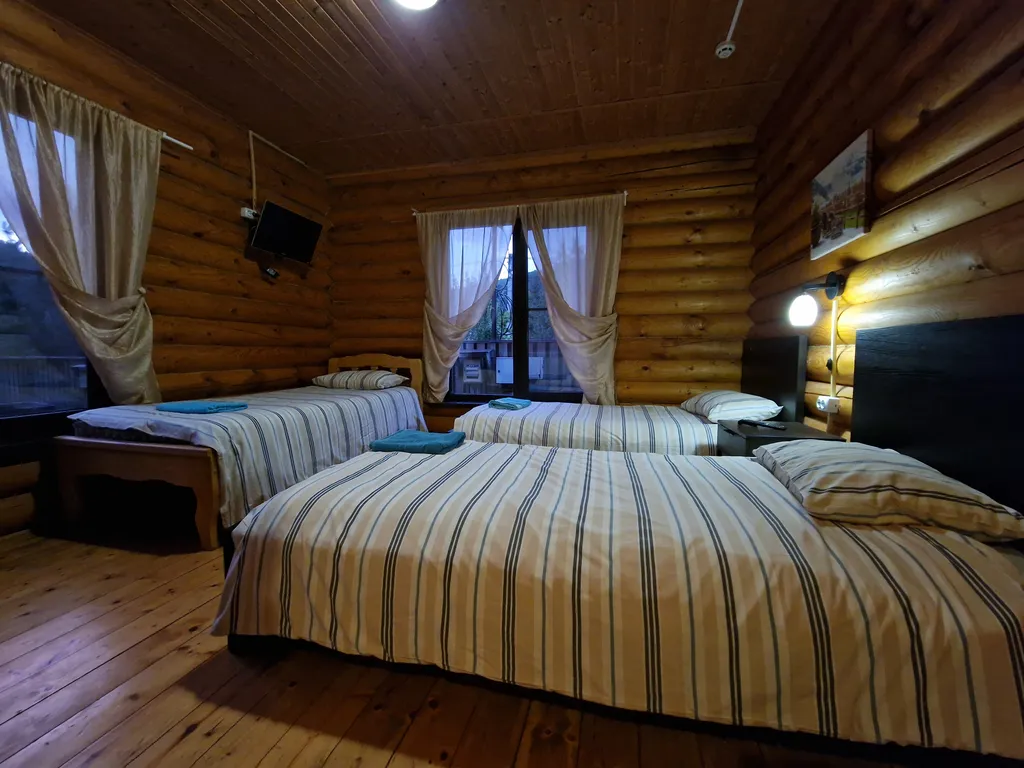 Уютный трёхместный эко-номер