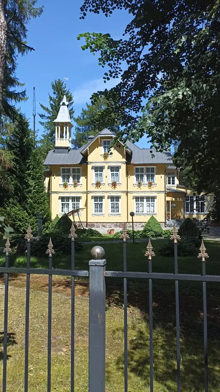 Уютная квартира в жилом районе, рядом с бассейном, магазинами и остановкой