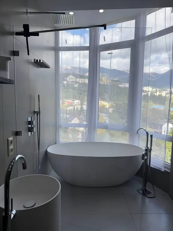 Дизайнерская квартира с потрясающем видом на море и горы