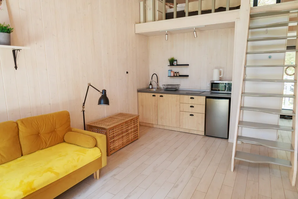 Уютный дом с огромными окнами и невероятным видом на лес