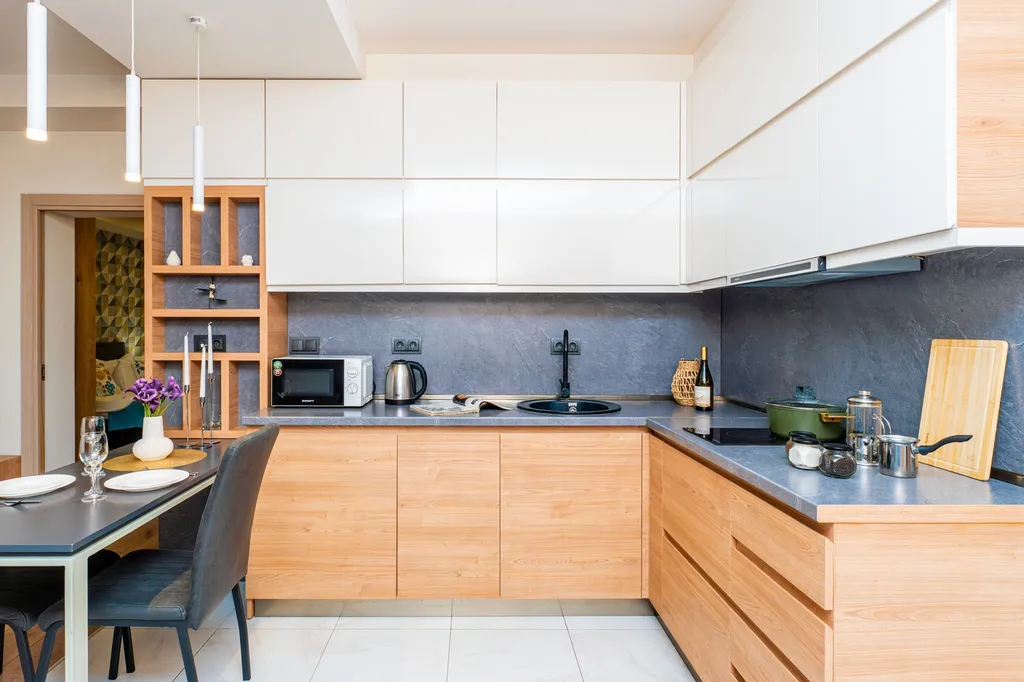 Стильная квартира с французским балконом в центре города