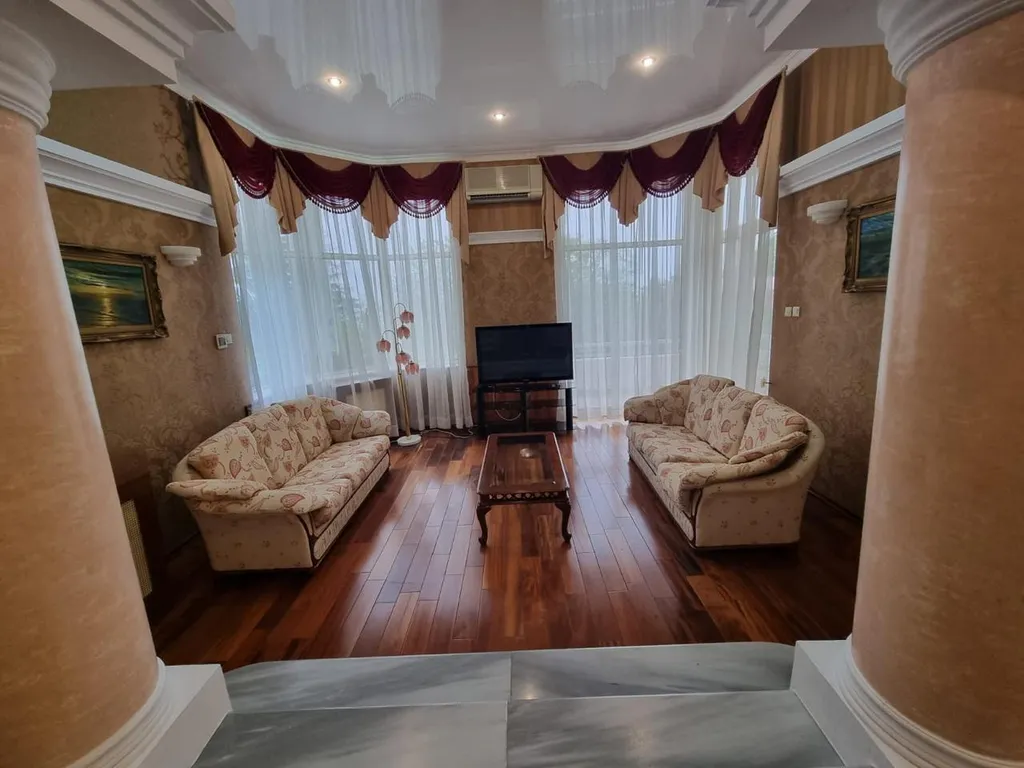 Вилла с бассейном и видом на море