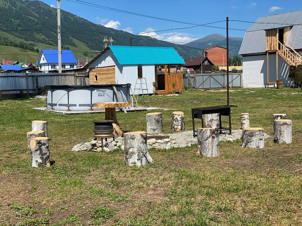 Гостевои дом. Удачный дворик. С видом на горы