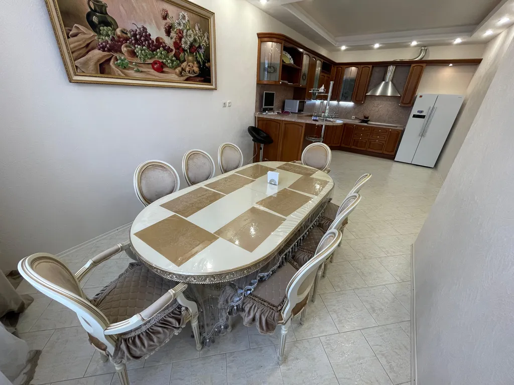 Уникальный, уютный, большой семейный дом. С видом на город