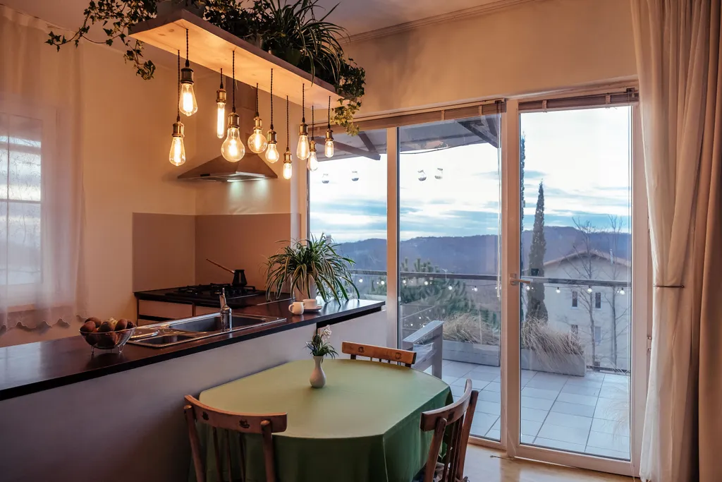 Коттедж Умный дом с кипарисами и видом на море с мансардным этажом — Сочи