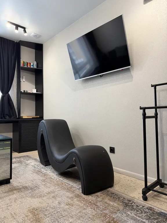 Квартира студия с джакузи и множеством подсветок