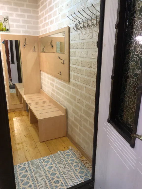 Уютная двухкомнатная квартира в центре Пицунды